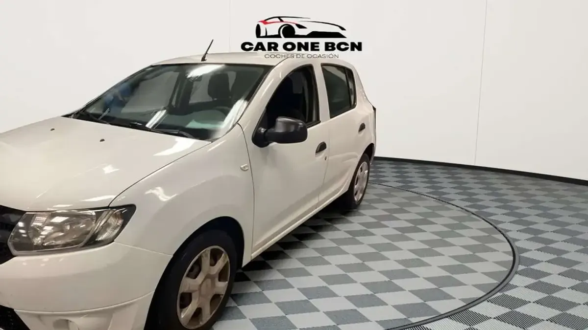 Usado Dacia Sandero Ambiance 75 CV (55 kW) 2015 Blanco Utilitario
