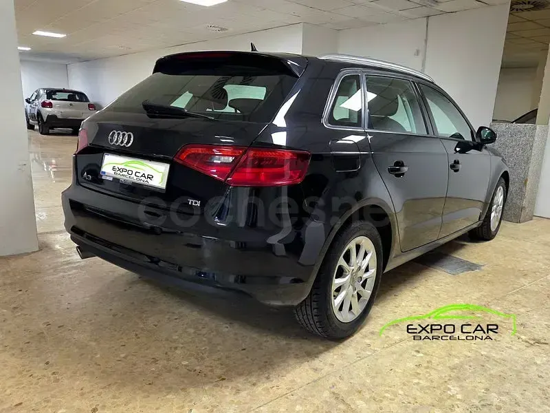 Usado Audi A3 Attraction 110 CV (80 kW) 2014 Negro Berlina