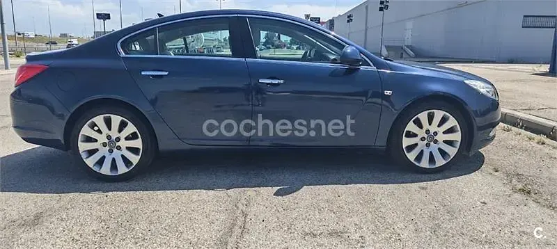 Usado Opel Insignia Excellence 160 CV (117 kW) 2013 Azul Familiar
