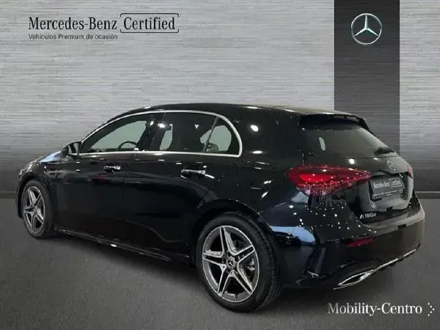 Usado Mercedes A180 116 CV (85 kW) 2024 Negro noche Berlina