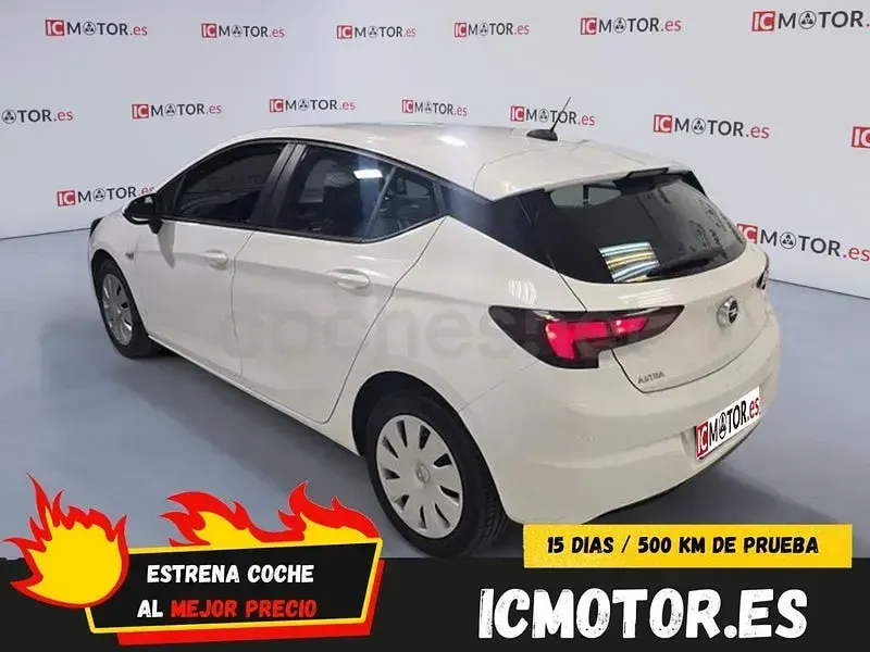 Usado Opel Astra 105 CV (77 kW) 2020 Blanco Berlina