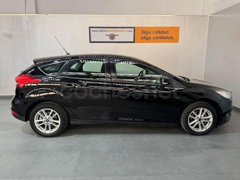 Usado Ford Focus Trend 125 CV (91 kW) 2017 Negro Berlina