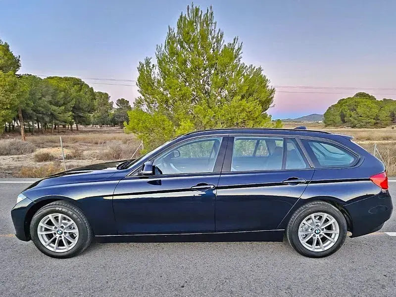 Usado BMW 318 Sport Line 143 CV (105 kW) 2013 Azul Familiar