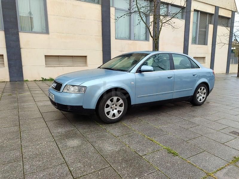 Usado Audi A4 130 CV (95 kW) 2003 Azul Berlina