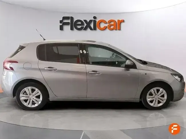 Usado Peugeot 308 Access 100 CV (73 kW) 2017 Gris Berlina