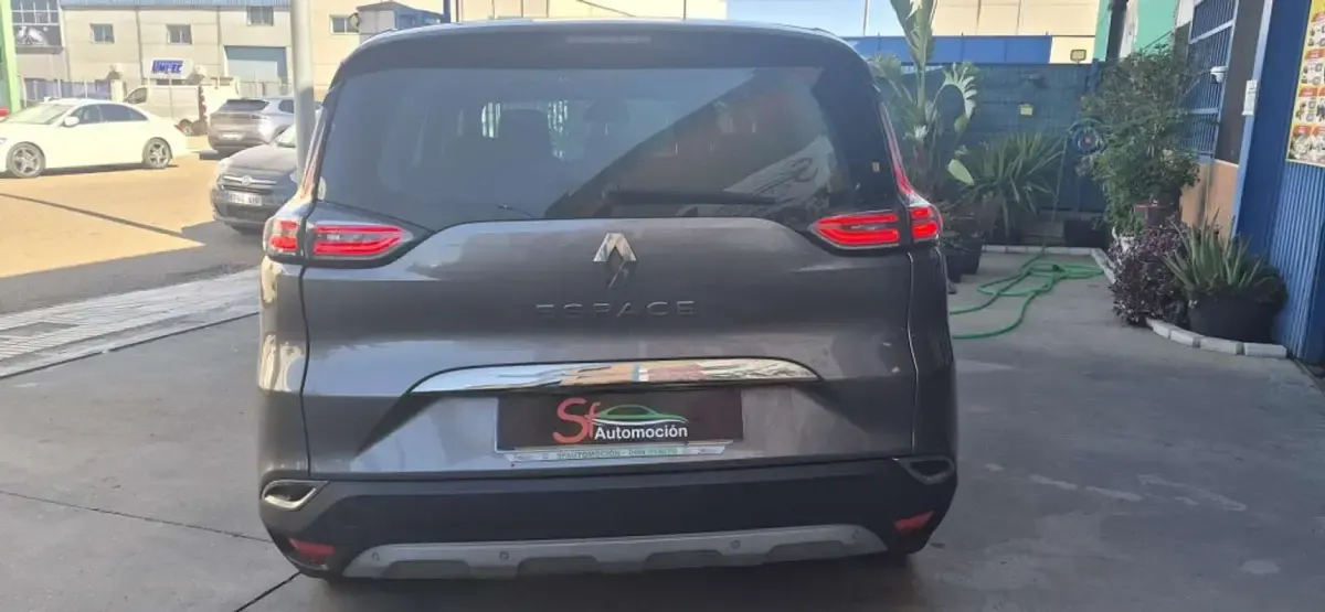 Usado Renault Espace Zen 160 CV (117 kW) 2015 Gris Monovolumen