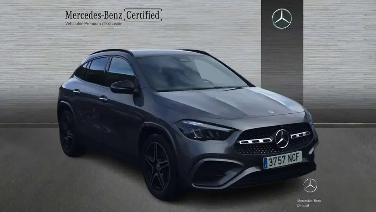 Usado Mercedes GLA200 150 CV (110 kW) 2025 Gris SUV