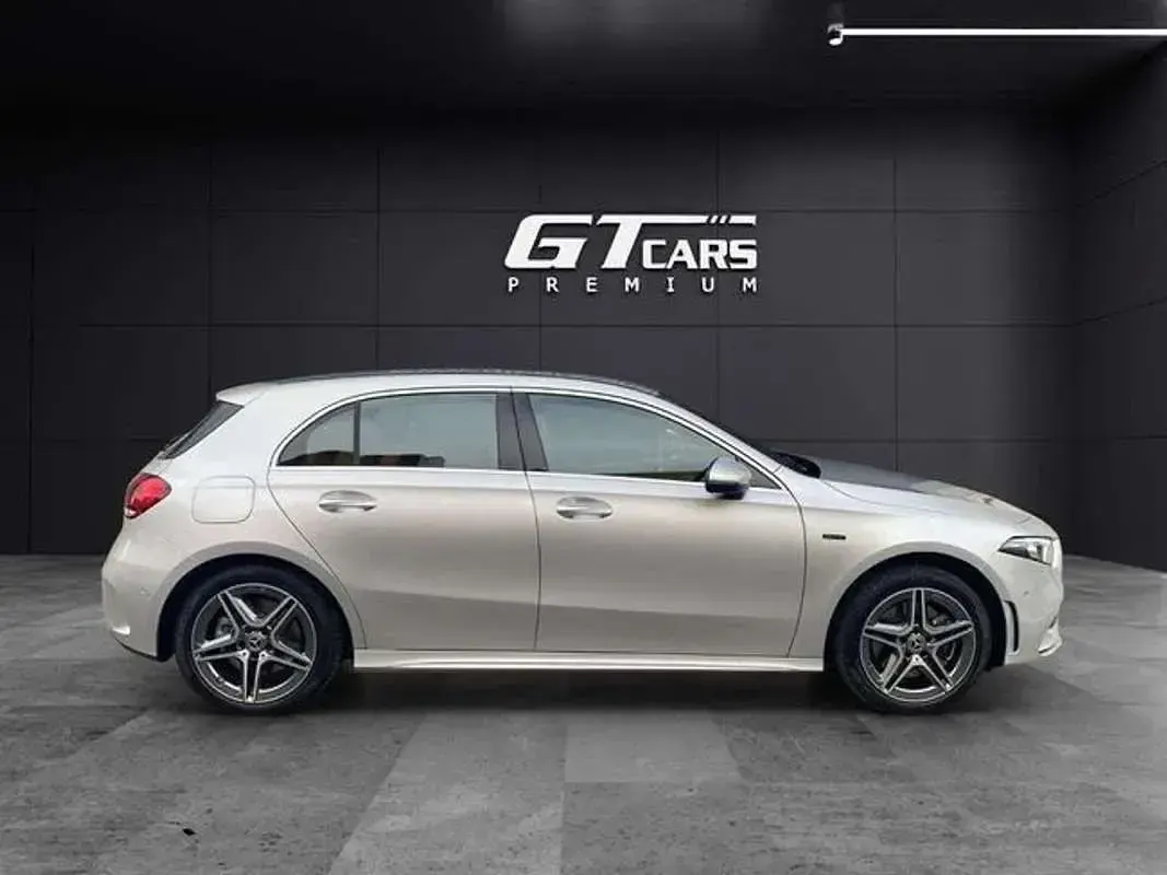 Usado Mercedes A250 AMG 218 CV (160 kW) 2022 Plateado Berlina