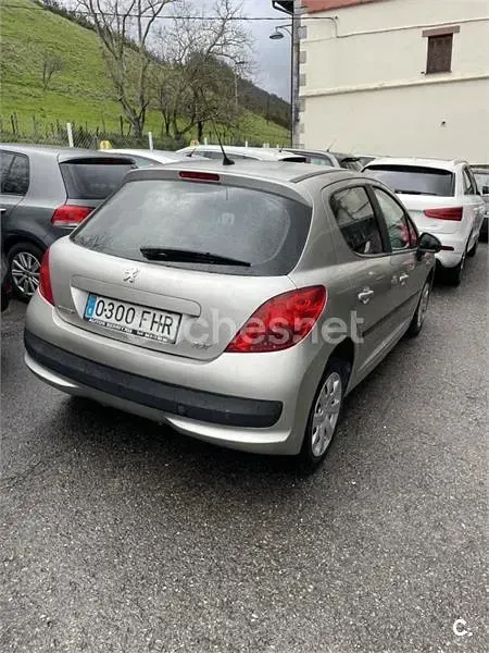 Usado Peugeot 207 90 CV (66 kW) 2006 Gris / plata Berlina