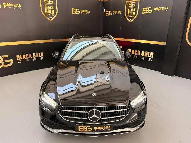 Usado Mercedes E300 306 CV (225 kW) 2021 Negro Familiar