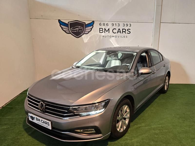 Usado VW Passat Business 150 CV (110 kW) 2020 Gris / plata Berlina