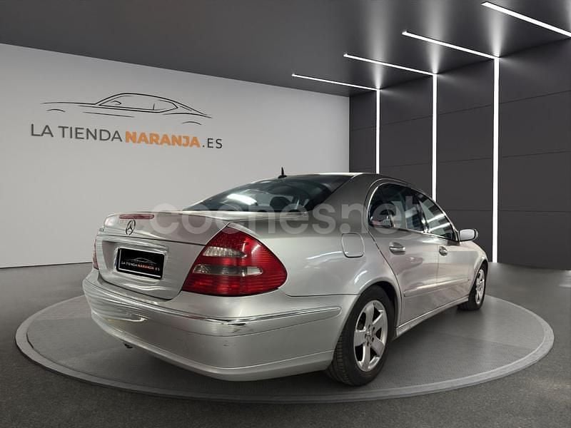 Usado Mercedes E320 Avantgarde 224 CV (164 kW) 2004 Gris / plata Familiar