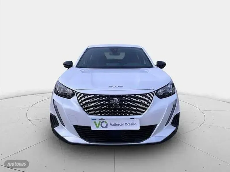 Usado Peugeot e-2008 Active 100 kW (136 CV) 2023 Plateado SUV