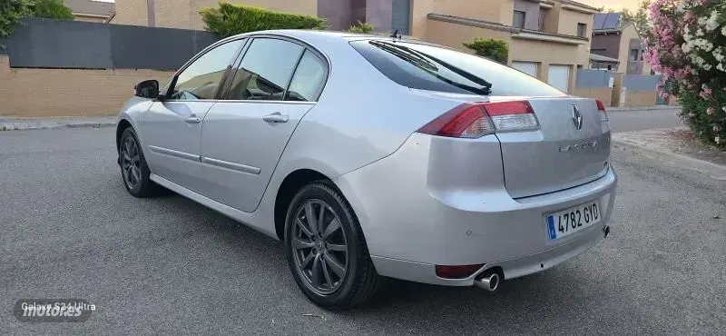 Usado Renault Laguna III GT 150 CV (110 kW) 2010 Plateado Berlina