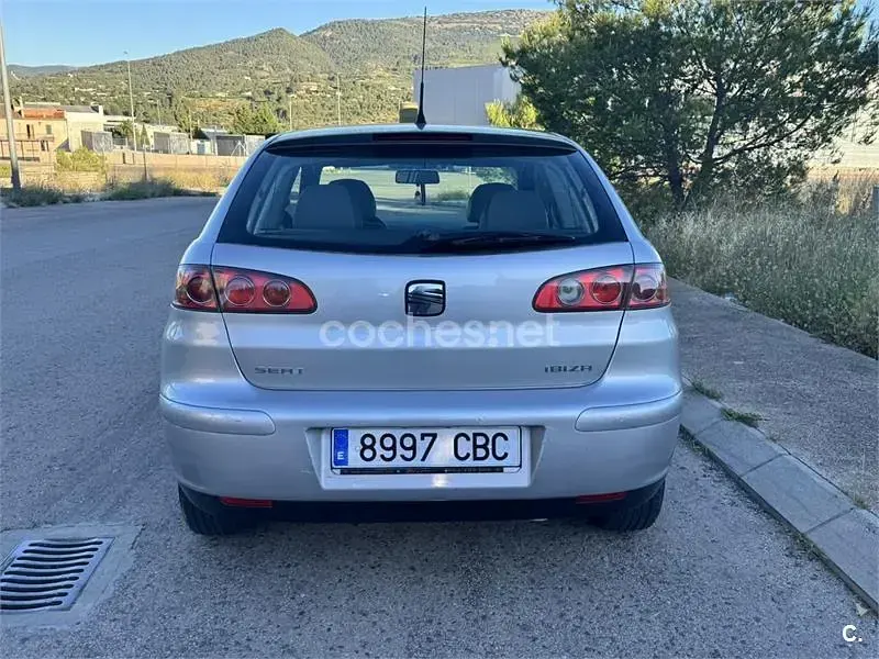 Usado Seat Ibiza Stella 75 CV (55 kW) 2002 Gris / plata Utilitario