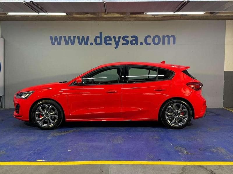 Usado Ford Focus ST-Line 125 CV (91 kW) 2025 Rojo Utilitario