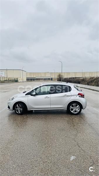 Usado Peugeot 208 Style 82 CV (60 kW) 2016 Gris / plata Utilitario