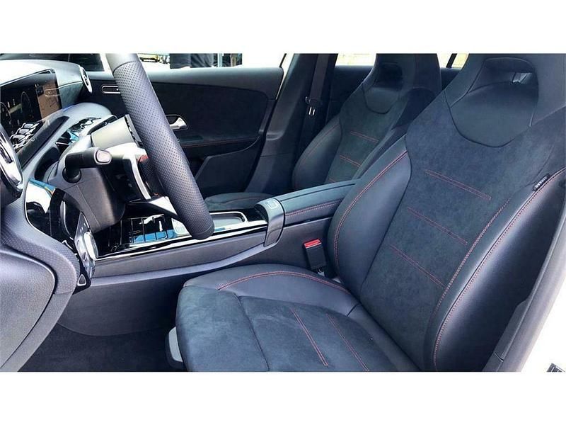 Usado Mercedes A180 AMG line 136 CV (100 kW) 2024 Blanco Berlina
