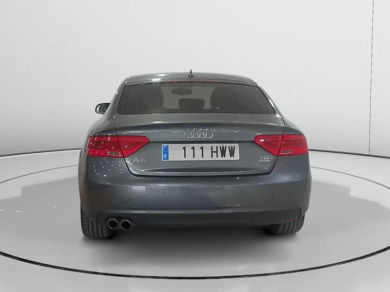 Usado Audi A5 177 CV (130 kW) 2014 Gris Coupe