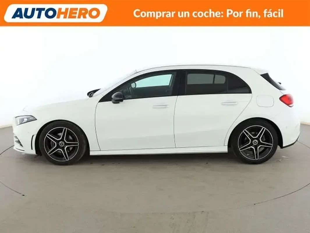 Usado Mercedes A180 AMG line 136 CV (100 kW) 2022 Blanco Berlina