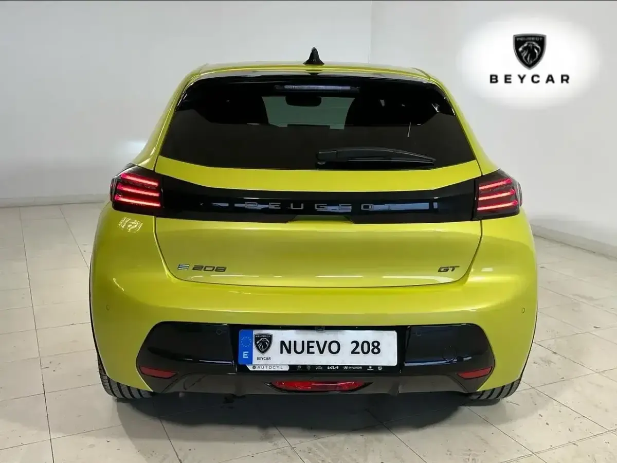 Usado Peugeot e-208 GT 114 kW (156 CV) 2024 Verde Utilitario