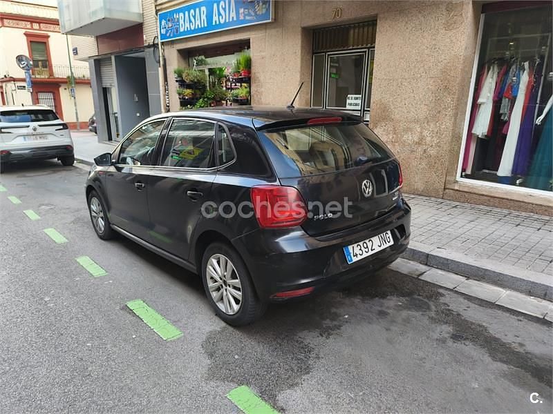 Usado VW Polo Advance 75 CV (55 kW) 2016 Negro Berlina