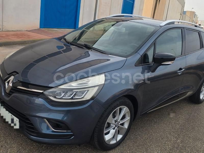 Usado Renault Clio GrandTour Zen 90 CV (66 kW) 2017 Azul Familiar