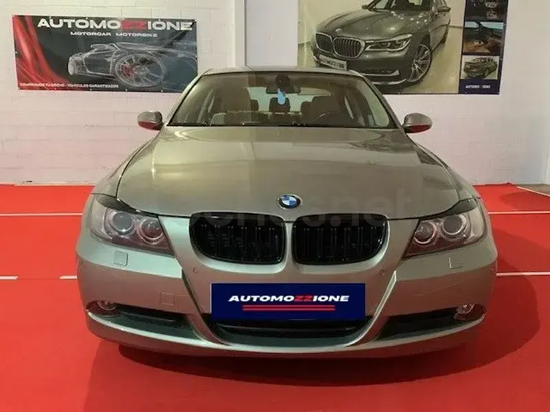 Usado BMW 318 Comfort Edition 143 HP (105 kW) 2009 Cinzento Sedan