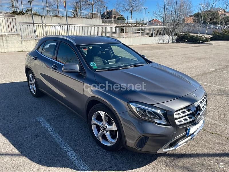 Usado Mercedes GLA180 122 CV (89 kW) 2019 Gris / plata SUV