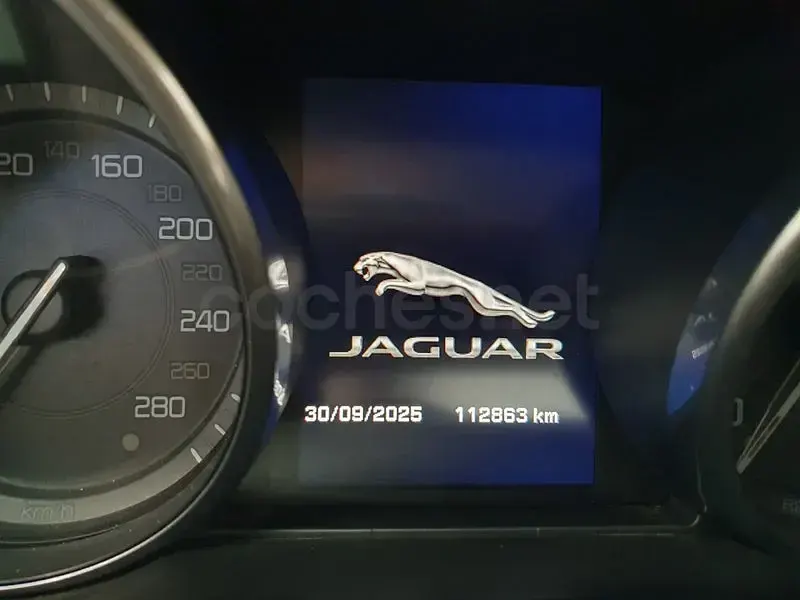 Usado Jaguar XE Prestige 180 CV (132 kW) 2017 Blanco Berlina