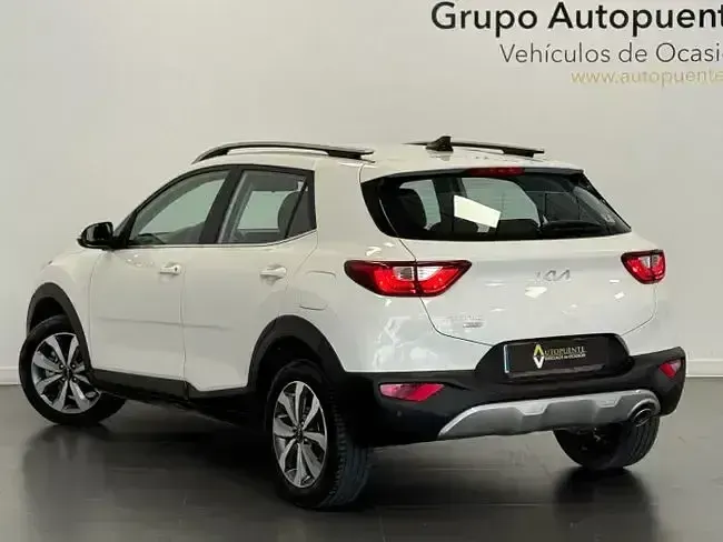 Usado Kia Stonic 120 CV (88 kW) 2023 Blanco SUV