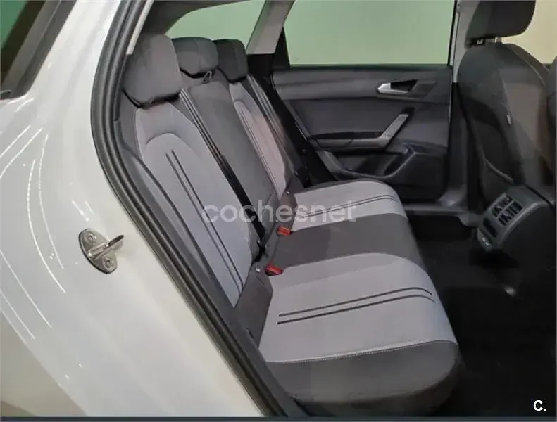 Usado Seat Leon Style 110 CV (80 kW) 2022 Blanco Familiar