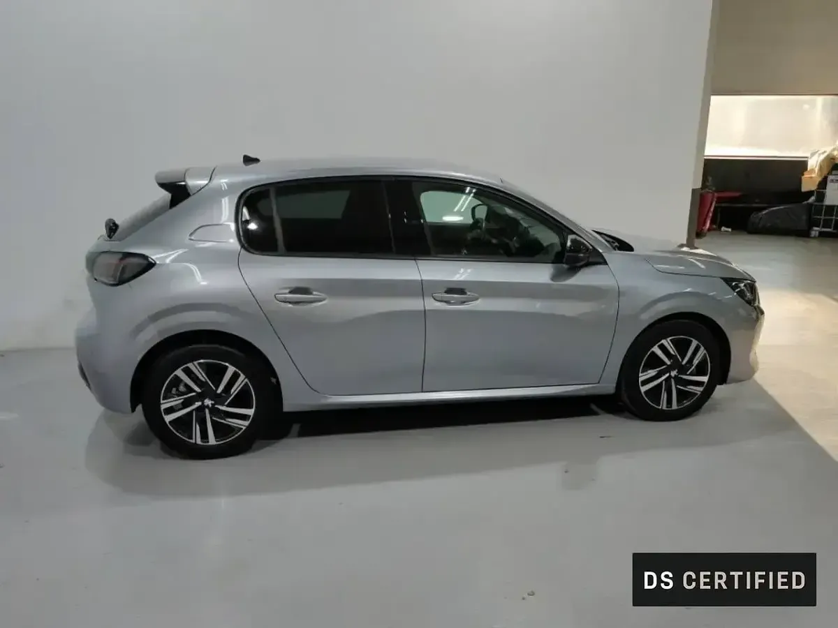 Usado Peugeot 208 Allure 101 CV (74 kW) 2023 Gris Utilitario