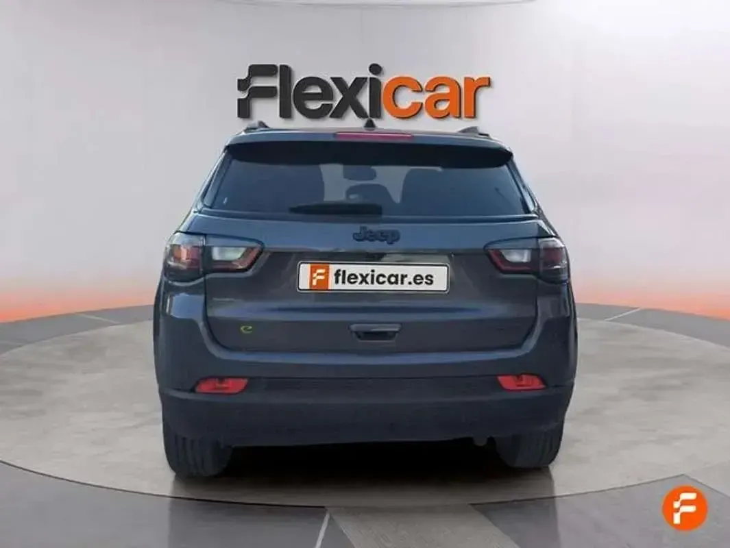 Usado Jeep Compass Night Eagle 131 CV (96 kW) 2022 Negro SUV