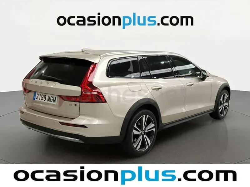 Usado Volvo V60 CC Core 197 CV (144 kW) 2023 Gris / plata Familiar