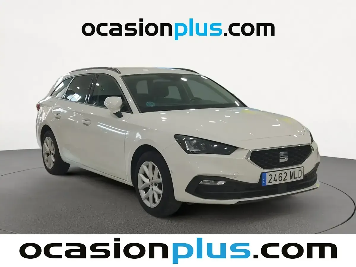 Usado Seat Leon Style 130 CV (95 kW) 2023 Blanco Familiar