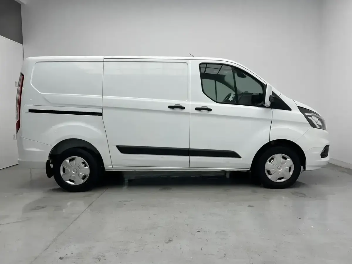 Usado Ford Transit Custom Trend 130 CV (95 kW) 2022 Blanco Van