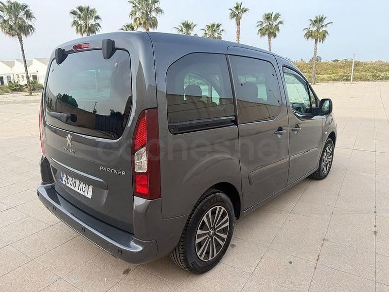 Usado Peugeot Partner Tepee Active 100 CV (73 kW) 2016 Azul Monovolumen