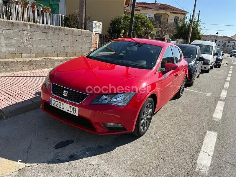 Usado Seat Leon I-Tech 105 CV (77 kW) 2015 Rojo Berlina