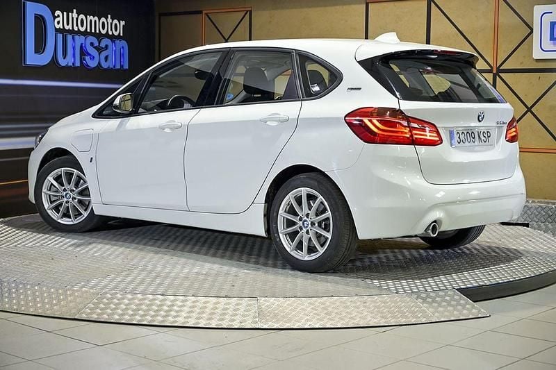 Usado BMW 225 Active Tourer iPerformance 225 CV (165 kW) 2018 Blanco Monovolumen