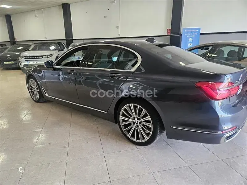 Usado BMW 730 265 CV (194 kW) 2018 Negro Berlina