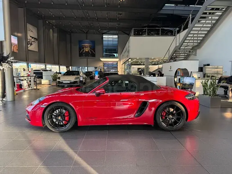 Usado Porsche 718 400 CV (294 kW) 2024 Rojo Descapotable