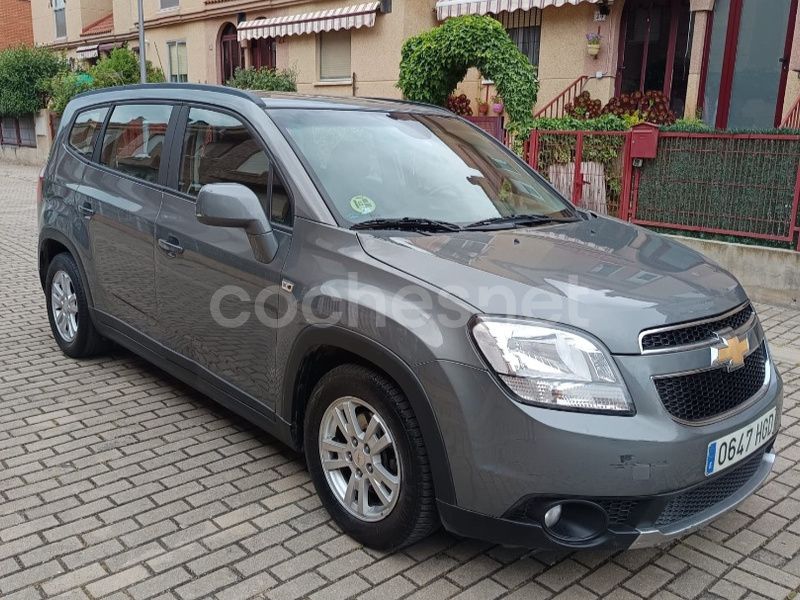 Gris / plata Usado 2011 Chevrolet Orlando LTZ Monovolumen | 7900 € (Precio justo) - Imagen 1/4