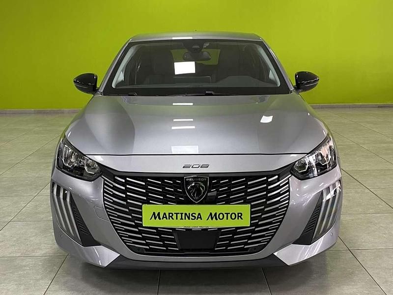 Usado Peugeot 208 Allure 101 CV (74 kW) 2025 Plateado Utilitario