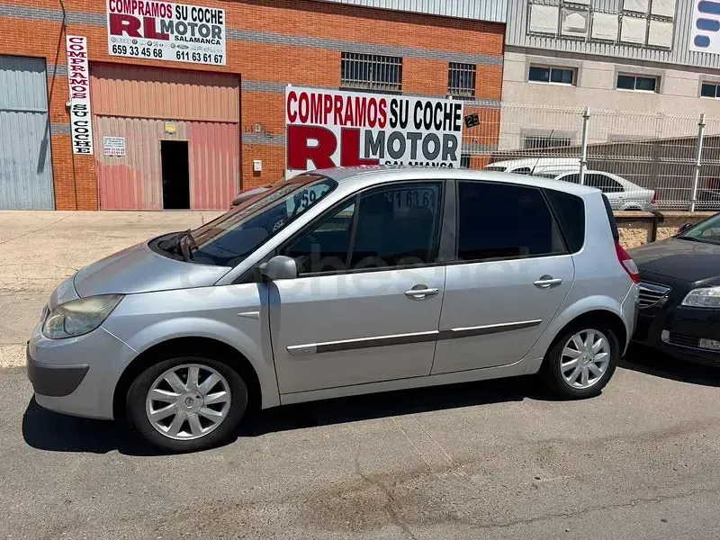 Usado Renault Scénic Dynamique 85 CV (62 kW) 2005 Gris / plata Monovolumen