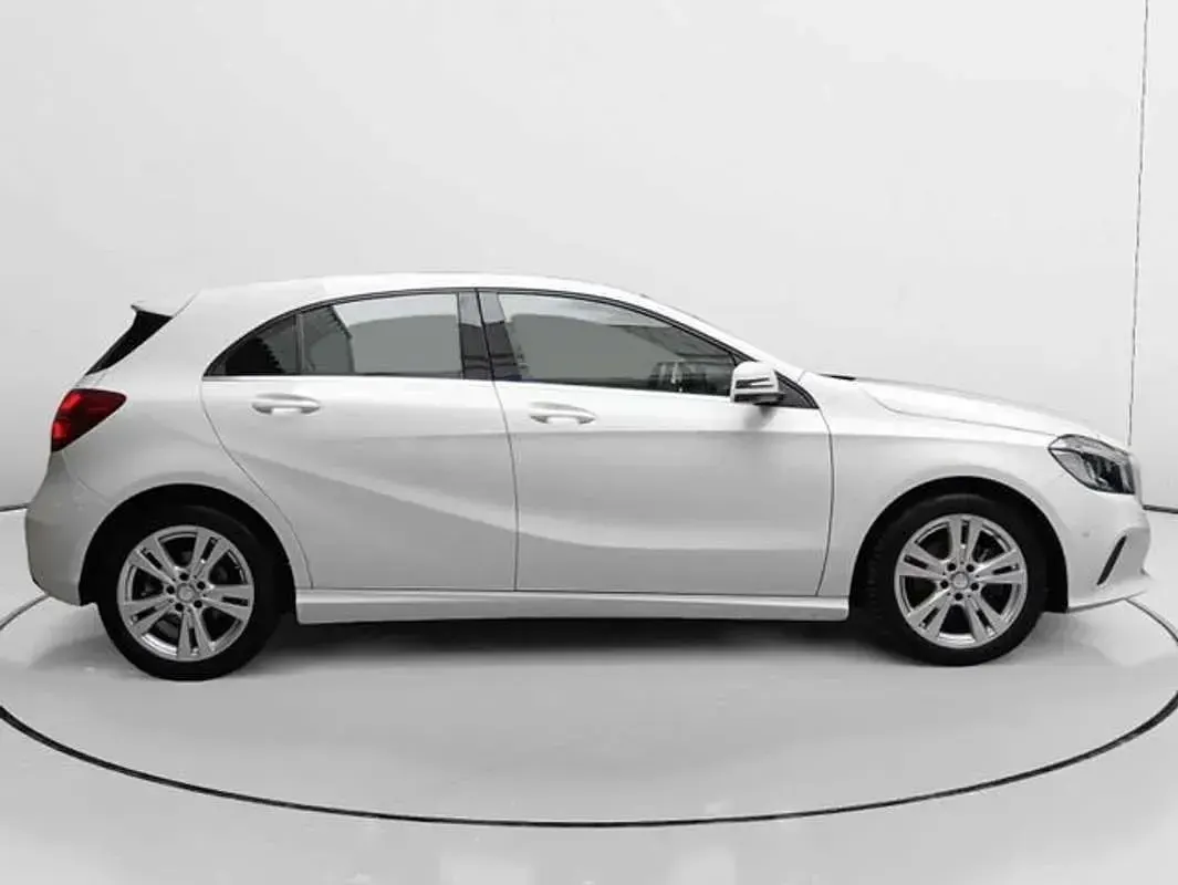Usado Mercedes A180 122 CV (89 kW) 2016 Blanco Utilitario