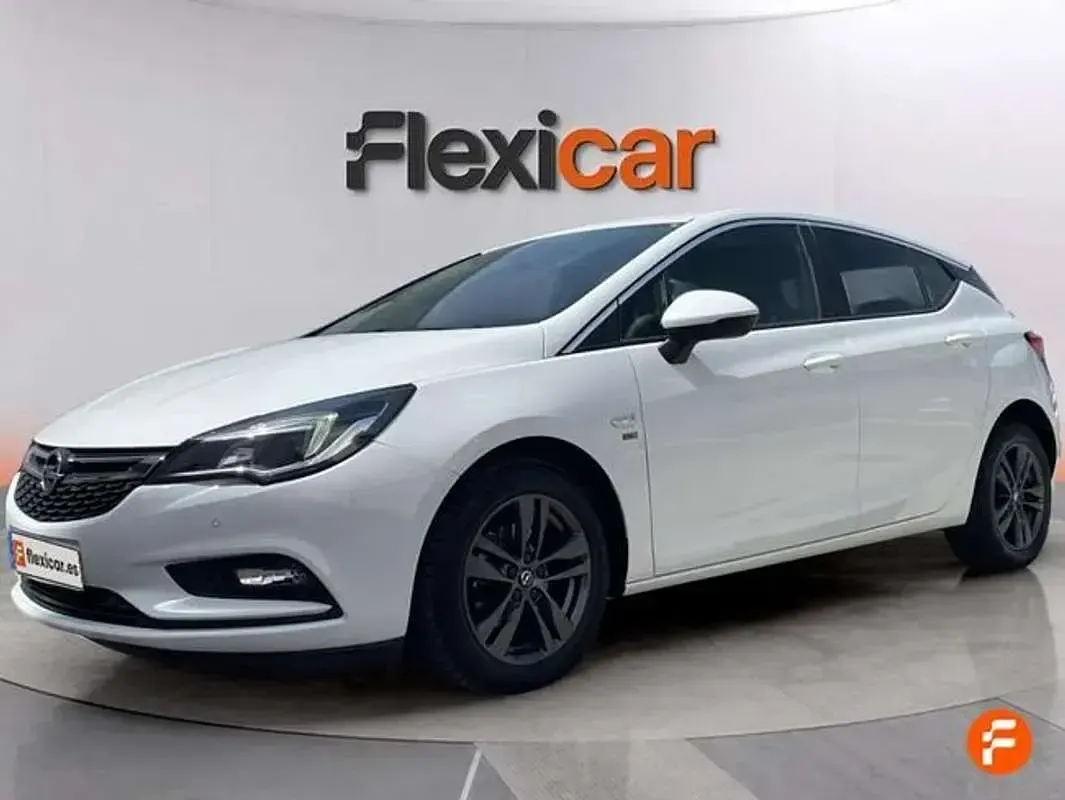 Usado Opel Astra Dynamic 110 CV (80 kW) 2019 Blanco Utilitario