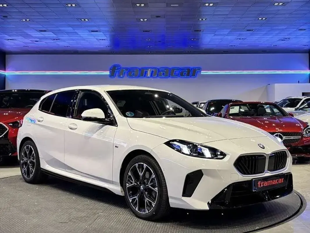 Usado BMW 120 Sport Line 163 CV (119 kW) 2025 Blanco Utilitario