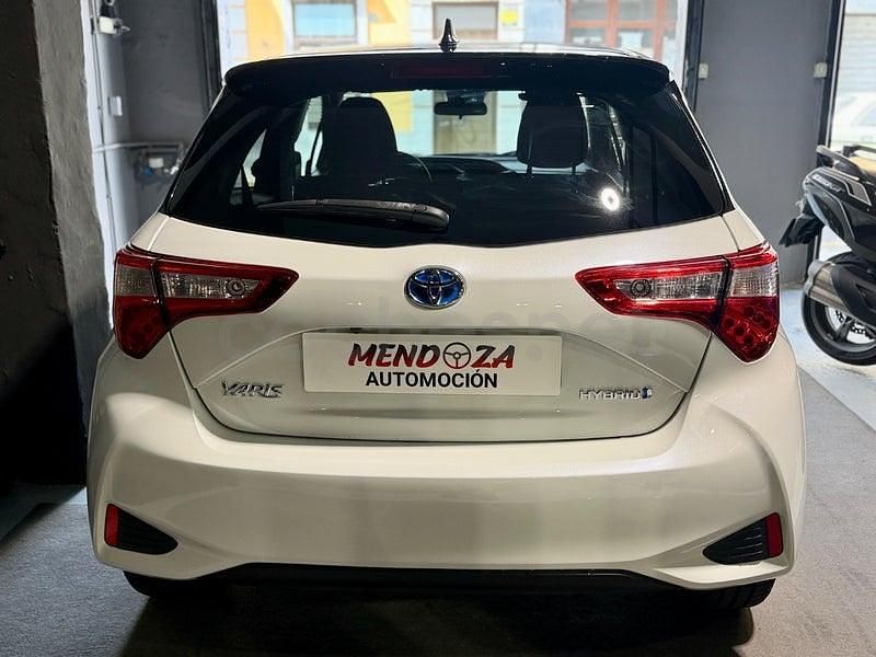 Usado Toyota Yaris Hybrid 100 CV (73 kW) 2018 Blanco Berlina