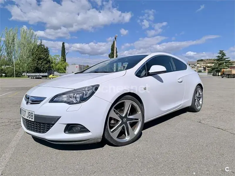 Usado Opel Astra GTC Sportive 200 CV (147 kW) 2014 Blanco Berlina